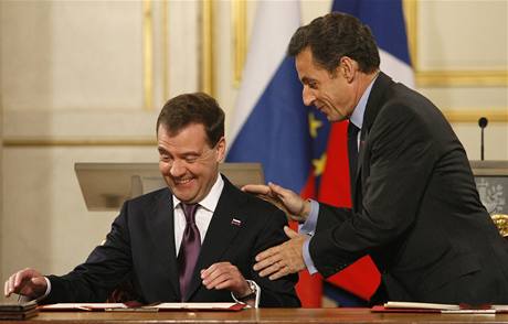 Dmitrij Medvedv a Nicolas Sarkozy